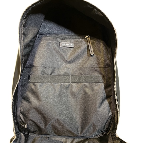 Haerfest Mercedes-Benz collaboration bag for the Benz Box. - Picture 6 of 8